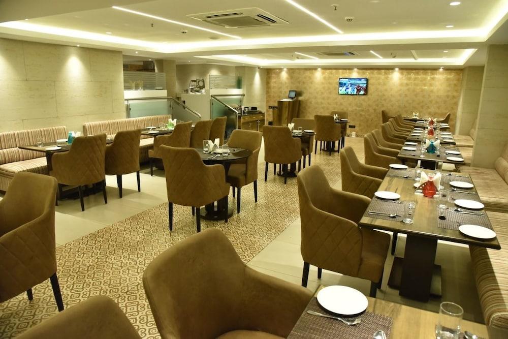 Royalton Hyderabad Abids Hotel Buitenkant foto