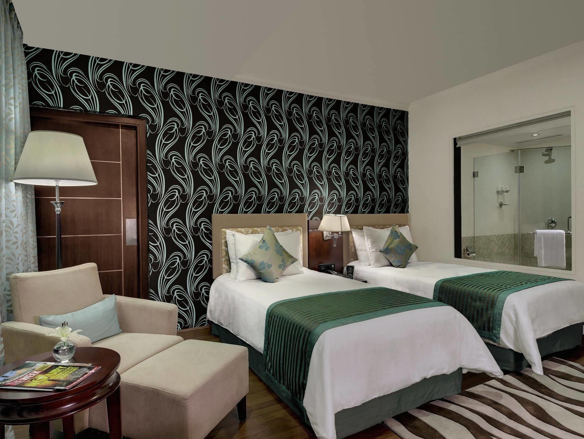 Royalton Hyderabad Abids Hotel Buitenkant foto
