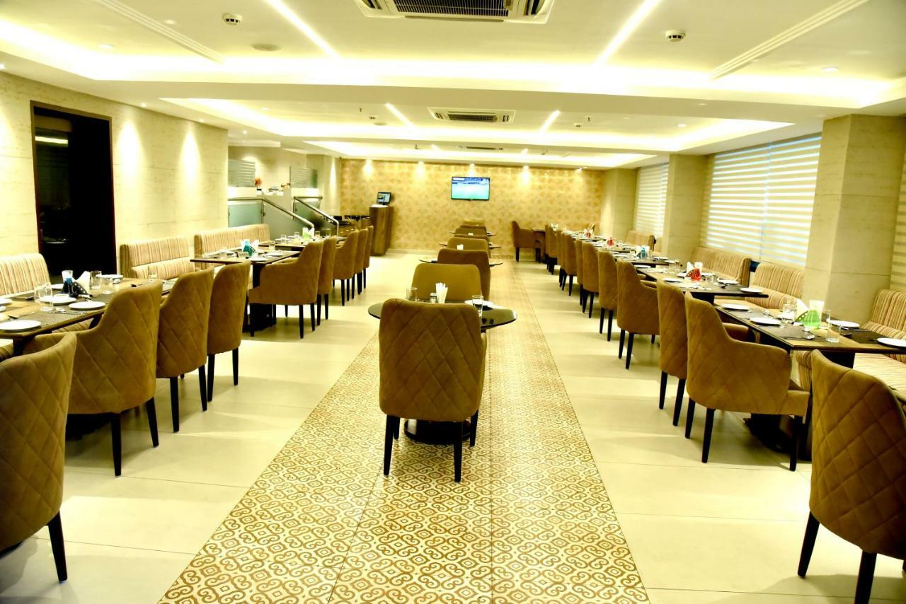 Royalton Hyderabad Abids Hotel Buitenkant foto