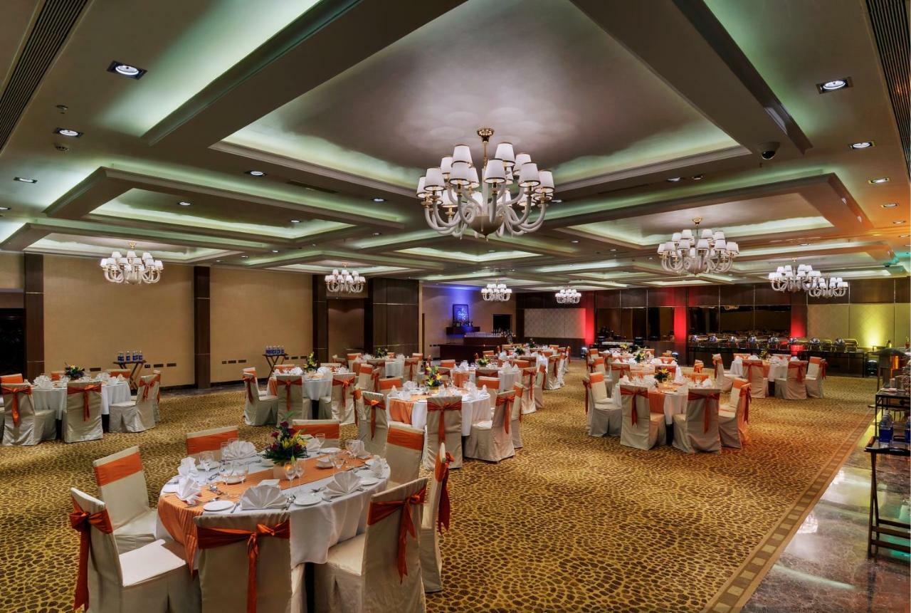Royalton Hyderabad Abids Hotel Buitenkant foto