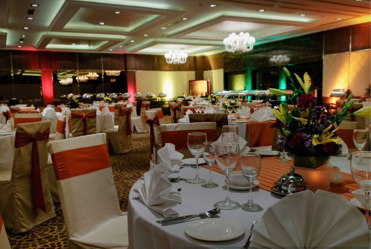 Royalton Hyderabad Abids Hotel Buitenkant foto