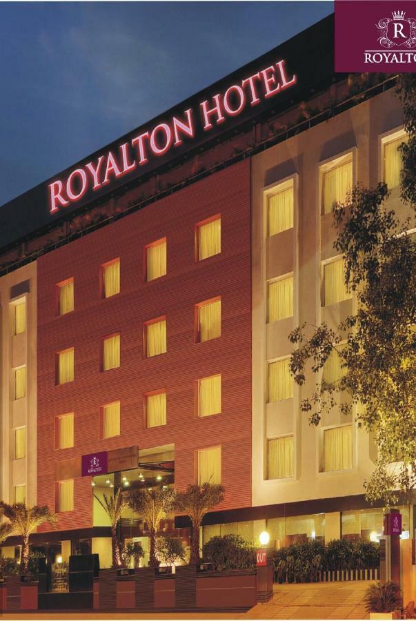 Royalton Hyderabad Abids Hotel Buitenkant foto