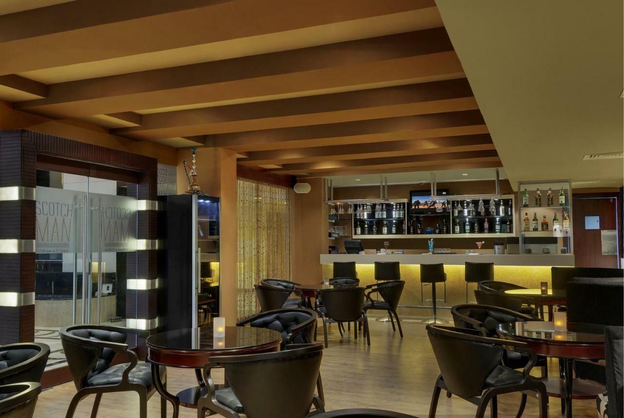 Royalton Hyderabad Abids Hotel Buitenkant foto