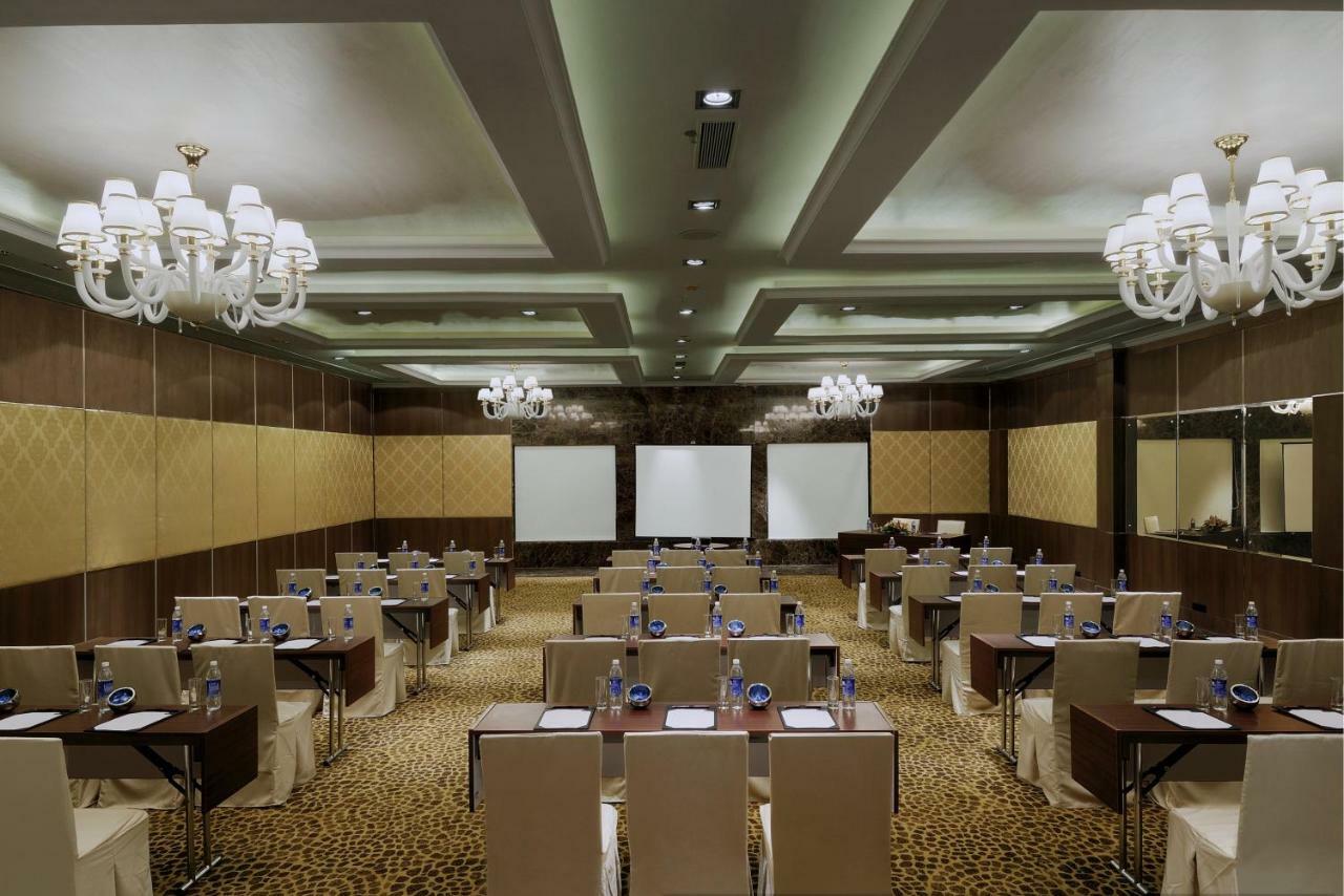 Royalton Hyderabad Abids Hotel Buitenkant foto